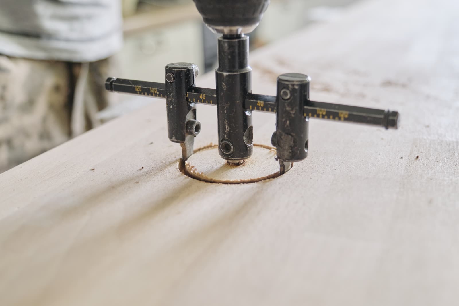 Close up of carpenters hand using professional woo — the kind of handyman work vetted local pros handle in Sarasota, FL