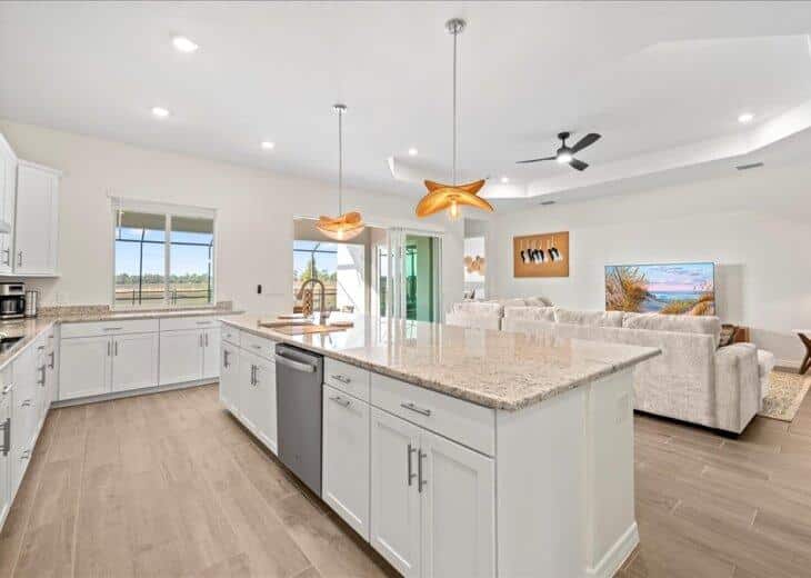 Freshly maintained Sarasota home prepared for move-in or move-out